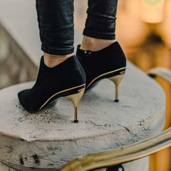 Bottine en velours noir talon aiguille
