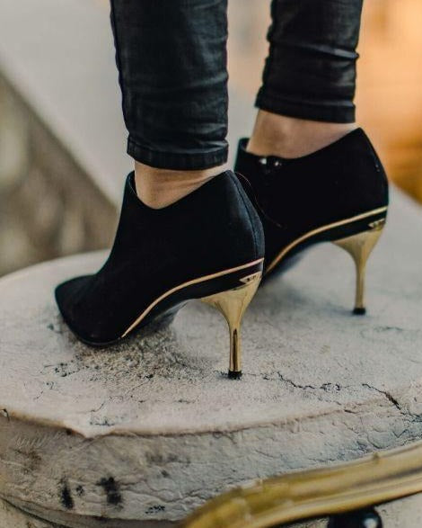 Bottine en velours noir talon aiguille