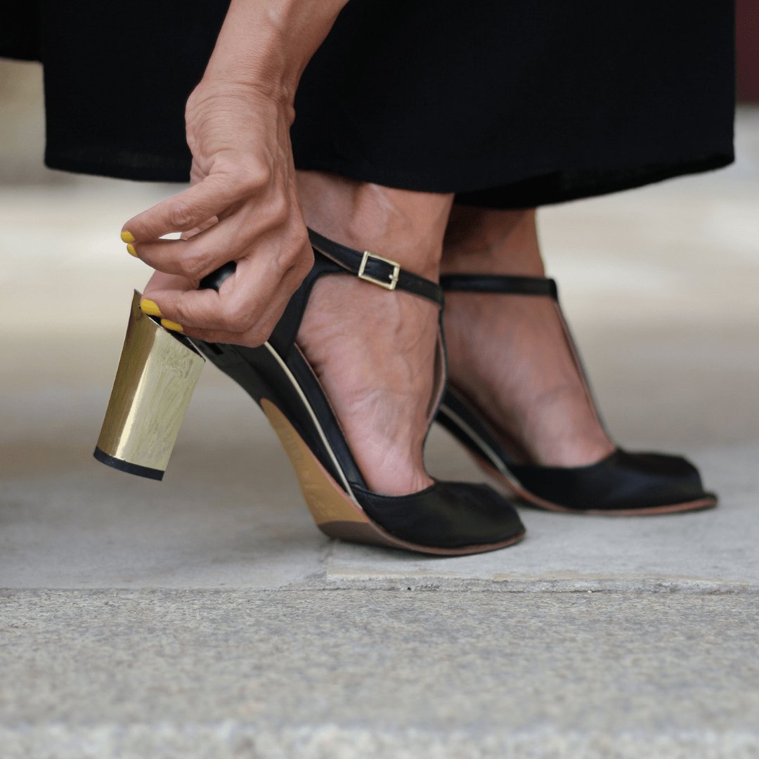 sandale avec talon doré